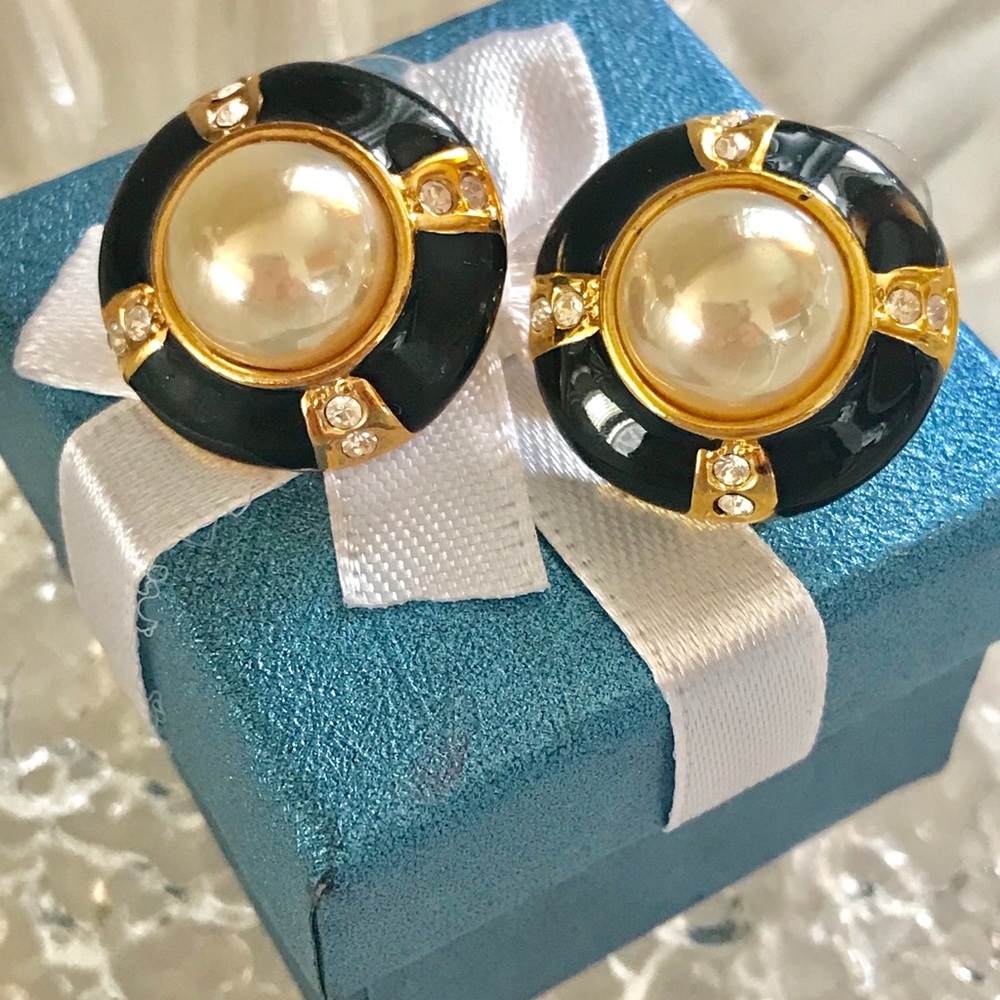 Vintage ‘Roman’ signed earrings Gold Tone